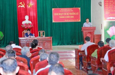Phó Chủ tịch Thường trực UBND tỉnh Mai Xuân Liêm dự sinh hoạt Chi bộ thôn Đông Môn
