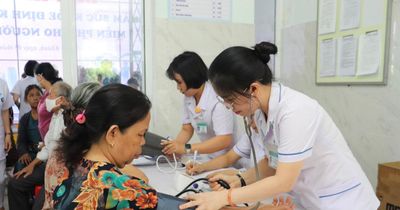 Khám sức khỏe miễn phí cho người dân phường Hòa Khánh