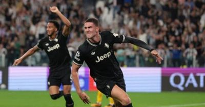 Man Utd và bài toán trung phong: Tại sao Dusan Vlahovic là nước đi thông minh hơn Robert Lewandowski?