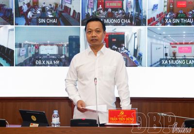 Bí thư Tỉnh ủy Trần Tiến Dũng giao ban với bí thư đảng ủy 45 xã, phường