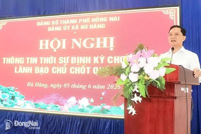 Ủy viên Ban Thường vụ Thành ủy Hà Anh Dũng thông tin thời sự định kỳ tại xã Bù Đăng