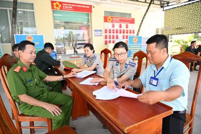 Cưỡng chế chuyển giao quyền sử dụng 1 nhà, đất tại xã Diên Điền