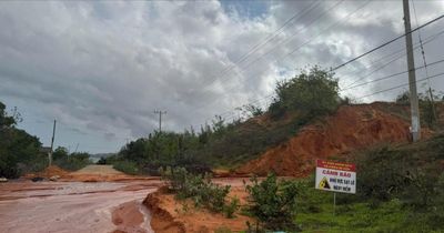 Kiến nghị khắc phục nguy cơ sạt lở diện rộng, uy hiếp 70 hộ dân ở Phan Rí Cửa