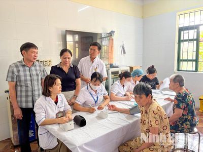 Bệnh viện Đa khoa tỉnh khám sàng lọc cho các đối tượng đang được quản lý tại Trung tâm Bảo trợ xã hội Ninh Bình
