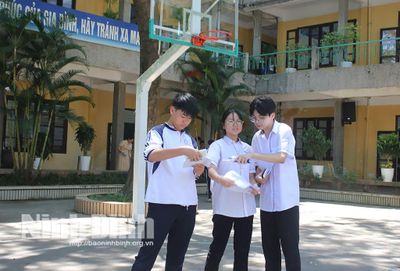 Với 24,5 điểm,Trường THPT B Nguyễn Khuyến dẫn đầu các trường công lập không chuyên điểm chuẩn dự kiến đợt I vào lớp 10 THPT năm học 2026- 2027
