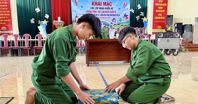 84 học sinh tham gia chương trình 'Học làm người chiến sĩ'