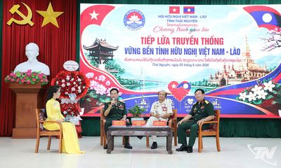 Giao lưu 'Tiếp lửa truyền thống - Vững bền tình hữu nghị Việt Nam - Lào'