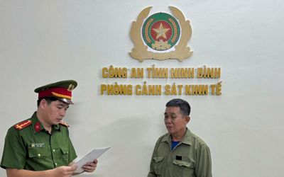 Khởi tố chủ phương tiện khai thác cát trái phép trên sông Đáy ở Ninh Bình