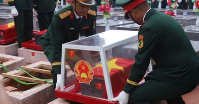 Khai quật khu vực nghi hố tập thể liệt sĩ ở Quảng Ngãi