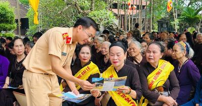 Thái Nguyên: Hơn 800 tăng ni, phật tử được tuyên truyền Luật Trật tự, an toàn Giao thông đường bộ