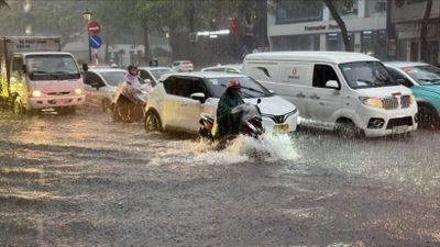 Hà Nội yêu cầu chủ động ứng phó mưa lớn, dông lốc và ngập úng