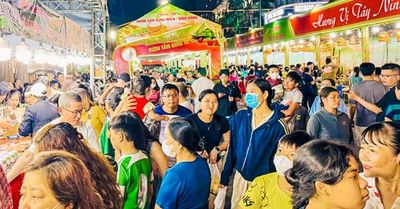 Khám phá tọa độ đón tết Đoan Ngọ, ăn bánh dân gian, nghe đờn ca tài tử