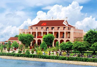Làm nên lịch sử bằng hai vạch xuất phát: Đôi bàn tay trắng và chiếc vali rỗng