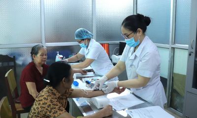 Bệnh viện Y học cổ truyền tỉnh khám sàng lọc và tầm soát sức khỏe miễn phí cho 50 người cao tuổi