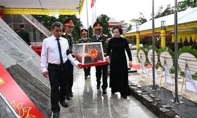 An táng 16 hài cốt liệt sĩ quân tình nguyện và chuyên gia Việt Nam hy sinh tại Lào, Campuchia