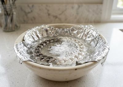 Mẹo làm trắng dây chuyền bạc xỉn màu, lấy lại vẻ sáng bóng như mới