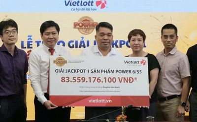 Chủ nhân giải độc đắc hơn 83 tỷ đồng không đeo mặt nạ nhận thưởng