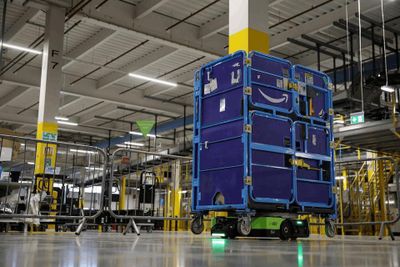Amazon tăng tốc tự động hóa bằng robot AI