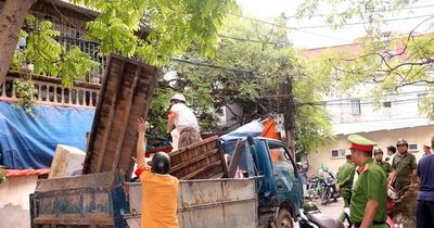 Nghĩa Đô: Quyết liệt xử lý 'chợ cóc', chợ tạm sau phản ánh