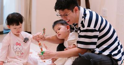Cặp song sinh của BTV truyền hình Mạnh Cường - Hương Giang gây cười với màn 'tấu hài'