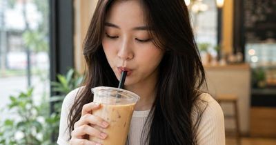 Những thực phẩm âm thầm làm da mất nước trong thời tiết nắng nóng