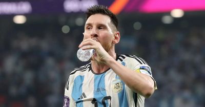 Oái oăm lệnh cấm khán giả mang chai nước tái sử dụng vào sân tại World Cup 2026