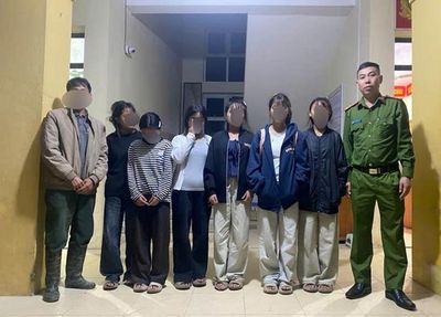 Ngăn chặn 6 nữ sinh vùng cao bị dụ dỗ xuống Hà Nội làm 'việc nhẹ, lương cao' ngay trong đêm