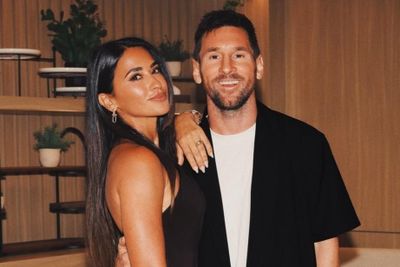 Vợ Messi: 'Chồng tôi không phẫu thuật thẩm mỹ'
