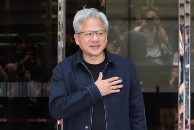 Người Hàn Quốc 'phát cuồng', lập cả trang web theo dõi Jensen Huang