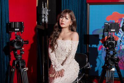 Cô gái TP.HCM bỏ việc văn phòng để livestream xuyên đêm