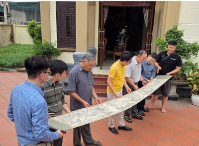 'Trúc Lâm đại sĩ xuất sơn đồ': Dấu ấn Phật hoàng Trần Nhân Tông thức giấc trên mặt gỗ
