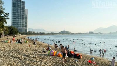 Cần chung tay giữ sạch bãi biển Bình Sơn-Ninh Chử