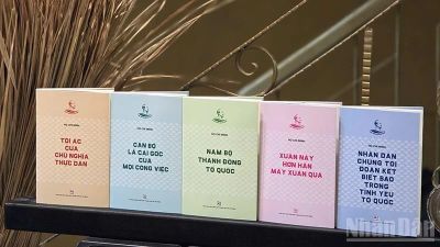Ra mắt Tủ sách 'Vinh quang Hồ Chí Minh'