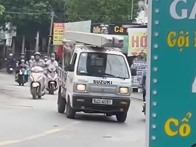 TPHCM: Lời khai của tài xế xe tải chở 2 cọc bê tông trên nóc thùng xe