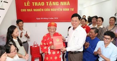 TPHCM tặng căn hộ cho nhà nghiên cứu Nguyễn Đình Tư