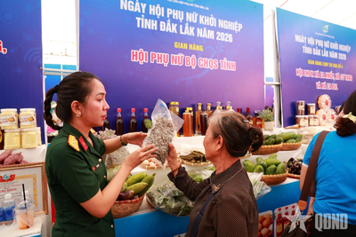 Ấn tượng gian hàng 'khởi nghiệp' của chị em phụ nữ Bộ CHQS tỉnh Đắk Lắk