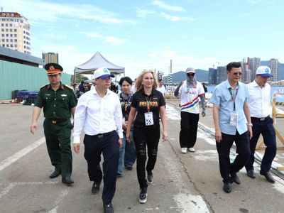 Chủ tịch UBND thành phố Đà Nẵng kiểm tra, động viên hai đội Việt Nam và Pháp trước đêm thi thứ hai DIFF 2026