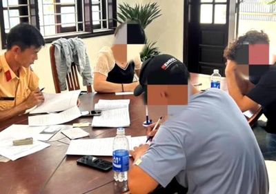 CSGT Đà Nẵng tịch thu phương tiện đối với người nước ngoài buông cả hai tay khi điều khiển xe mô tô tham gia giao thông