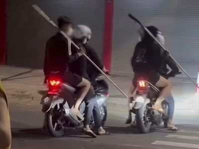 Công an Gia Lai triệu tập nhóm đối tượng vác dao tự chế gây náo loạn về đêm
