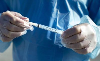 Anh thử nghiệm vaccine do AI thiết kế để chống nhiều chủng virus