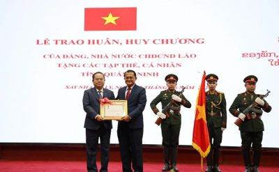 Quảng Ninh đón nhận Huân chương Lao động hạng Nhất của nước CHDCND Lào