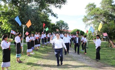 Bí thư Tỉnh ủy Quảng Ninh thăm Trường Dân tộc nội trú tỉnh Xay Nhạ Bu Ly (Lào)