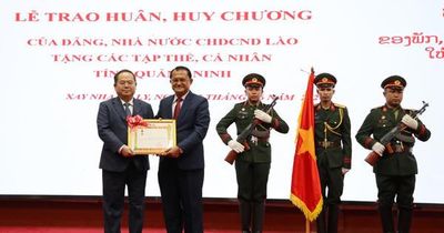Tỉnh Quảng Ninh đón nhận Huân chương Lao động hạng Nhất tại Lào