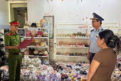 Khởi tố 2 chủ hộ kinh doanh ở Quảng Trị buôn bán hàng giả mạo nhãn hiệu nổi tiếng