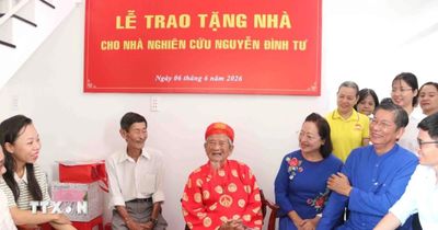 Thành phố Hồ Chí Minh trao tặng nhà cho nhà nghiên cứu Nguyễn Đình Tư