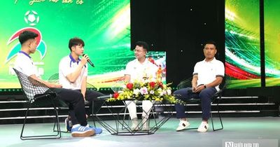 Ấn tượng màn giao lưu với cầu thủ nổi tiếng tại giải bóng đá Cúp Báo và phát thanh, truyền hình Nghệ An