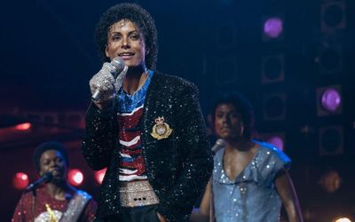Michael vượt Twilight, lập kỷ lục mới cho hãng phim