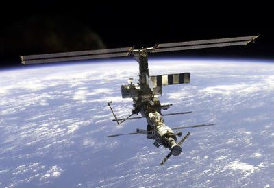 Các phi hành gia trở lại ISS sau sơ tán khẩn cấp do rò rỉ không khí nghiêm trọng