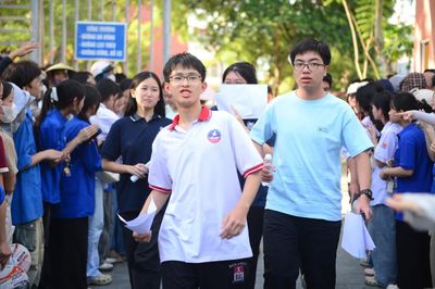 Hơn 1.300 thí sinh hoàn thành kỳ thi vào Trường THPT Chuyên Lam Sơn