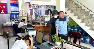 Công an phường Điện Bàn Đông diễn tập xử lý tình huống cướp tài sản